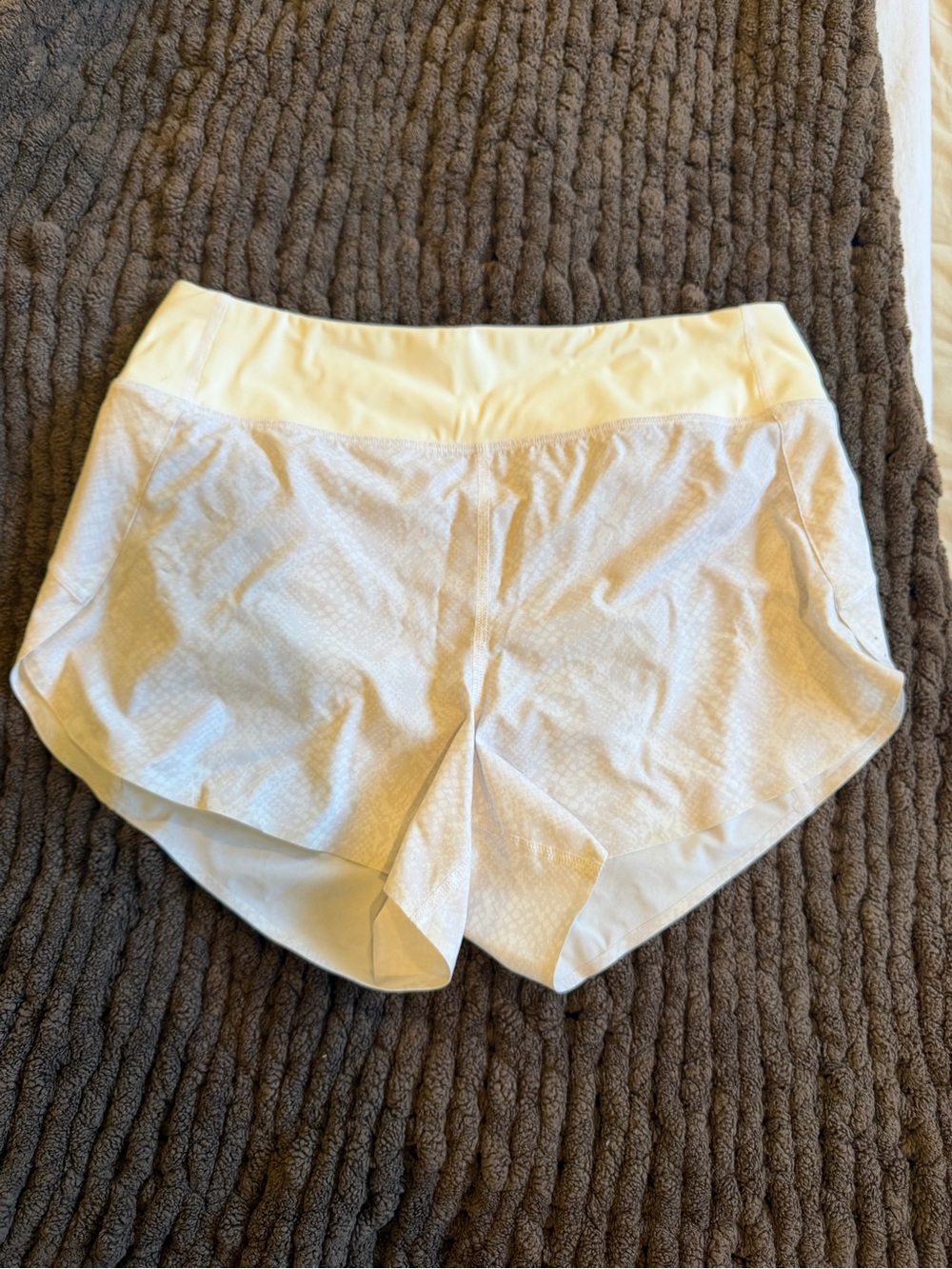 Athleta Run with It 3’ size M NWOT
